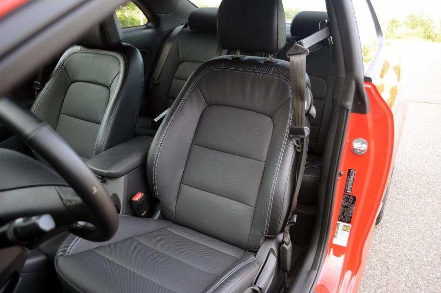 Kia Forte Koup SX 2014 года  (фото 25 из 36)
